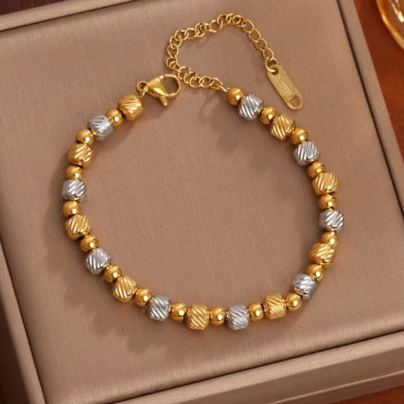 Jewelry - 18K Gold plated bracelet